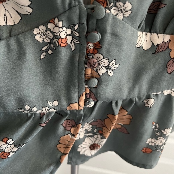 Sadie & Sage Floral Button-Front Blouse in Gray and Brown - Picture 6 of 6